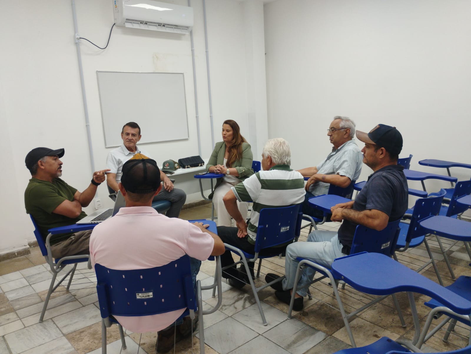 Diretoria da APAAT em reunião com a Presidente da Agência de Empreendedorismo de Pernambuco - AGE.